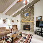 Gatlinburg Home Mountain Views And Indoor Hot Tub!