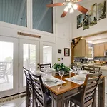 Gatlinburg Home Mountain Views And Indoor Hot Tub!