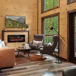New Cozy Mountain Cabin Hot Tub Near Downtown