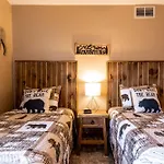 Sky High Views!!-Peak Mountaintop-Outdoor Pool-Close To Downtown-Private Balcony-Wifi-Cable