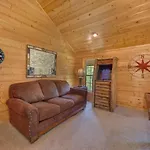 Alexas Hideaway, 1 Bedroom 1 Loft, Pool, Hot Tub, Wifi, Sleeps 6