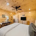 Luxury 4Br Cabin In Gatlinburg With Views Hot Tub With Private Deck Game Room Most Popular Coffee Bar Perfect For Family Getaway Tennis Courts Infant Crib And Karaoke System