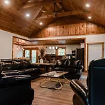 Bigfoots Retreat Chalet
