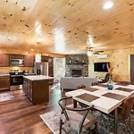 Brand New Luxury Cabin-Private Appalachian Retreat