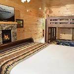 Skyline Splendor: Luxe Retreat With Breathtaking Views Over Downtown Gatlinburg
