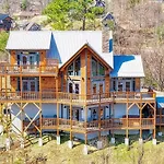 Hawk\'S View Log Cabin -Mountains In Gatlinburg.