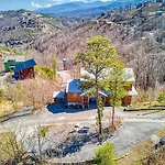 Hawk\'S View Log Cabin -Mountains In Gatlinburg.