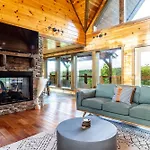 The Solstice - Amenities Galore Mountain Retreat