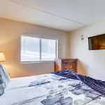 Gatlinburg Vacation Rental - Walk Downtown!