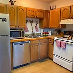 Heavenly View - Bear Themed Cabin, Hottub, Dog-Friendly, Near Gatlinburg