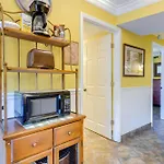 Downtown Gatlinburg Condo With Community Pool!