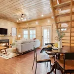 Ashberry By Avantstay Large Cabin Surrounded In Pine Tree W River Views Game Room