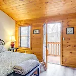 Pet-Friendly Gatlinburg Retreat With Hot Tub!