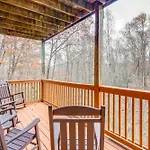 Pet-Friendly Gatlinburg Retreat With Hot Tub!