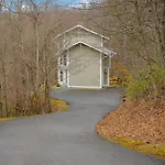 Beautiful Mountain Views And Privacy. Minutes To Downtown Gatlinburg And National Park