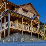 Moonshiners Hideout Hot Tub Game Room Pool