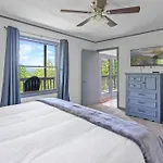 Access To 3 Pools & Pickleball! View! Shuffleboard! Arcade! Hot Tub!