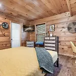 Mama Bear\'S Moonshine Ridge