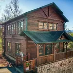 *Views* *Location* Cozy Cabin, Hot Tub, Pool Table