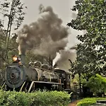 Daya, Hot Tub, Pool Table, 1089 Of Free Attraction Tickets For Each Paid Day, Dollywood And More!