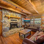 Luxury Cabin-Amazing Location-Arcade-Firepit-Pool