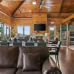 Breathtaking Views Cabin