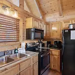 Moonlight Obsession A Dog Friendly 2 Bd 2 Bath Log Cabin Located 5 Miles From Downtown Gatlinburg