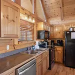 Moonlight Obsession A Dog Friendly 2 Bd 2 Bath Log Cabin Located 5 Miles From Downtown Gatlinburg