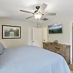 Downtown Dolly Is A 2 Bed 2Bath Creekside Cottage Only A Half Mile From Downtown Gatlinburg