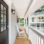 Downtown Dolly Is A 2 Bed 2Bath Creekside Cottage Only A Half Mile From Downtown Gatlinburg