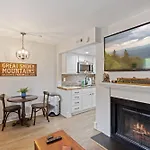 Beary Convenient Is A Newly Renovated King Suite Condo In The Heart Of Gatlinburg With Pools