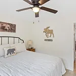 Beary Convenient Is A Newly Renovated King Suite Condo In The Heart Of Gatlinburg With Pools