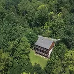 Cabin, Hot Tub, Arcade Games! Sleeps 8!
