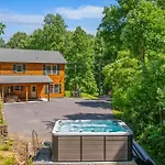 Hidden Gem Cabin For Up To 10 With Wi-Fi, Game Room, Hot Tub And Swim Spa, Close To Town, Private