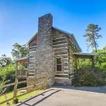 Secluded Gatlinburg Cabin Rental With Hot Tub!