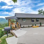 Gorgeous Gatlinburg Cabin Large Deck And Hot Tub!