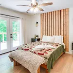 Pet-Friendly Gatlinburg Rental With Hot Tub!