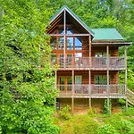 Cubby Bear, Hot Tub, Resort Pool, 1089 Free Attraction Tickets Each Paid Day, Dollywood And More!