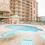 Luxurious Condo, Pool, Fireplace, Hiking