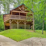 Pet-Friendly Gatlinburg Cabin About 2 Mi To Downtown!