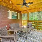 Pet-Friendly Gatlinburg Cabin About 2 Mi To Downtown!