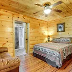 Pet-Friendly Gatlinburg Cabin About 2 Mi To Downtown!