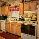 Cozy Creek Holiday Home