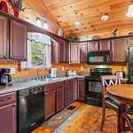 Mountain Elegance Holiday Home