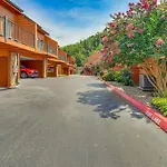 Gatlinburg Mountain Townhome With Pool Access!