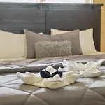 Creekside Manor Cabin