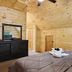 Creekside Manor Cabin