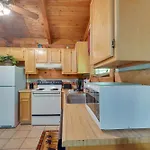 Gatlinburg Cabin With Hot Tub About 6 Mi To Downtown!