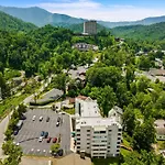 Luxurious 2Br Views! Walking Distance To Dwtn Gatlinburg!