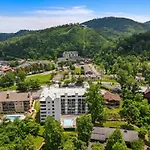 Luxurious 2Br Views! Walking Distance To Dwtn Gatlinburg!